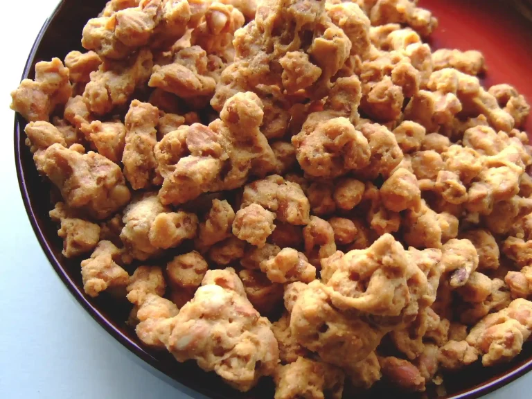 Crisp batter-coated kacang disco peanuts